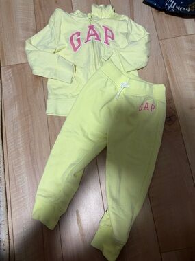 GAP Kids Yellow Sweatshirt & Joggers with Pink Logo